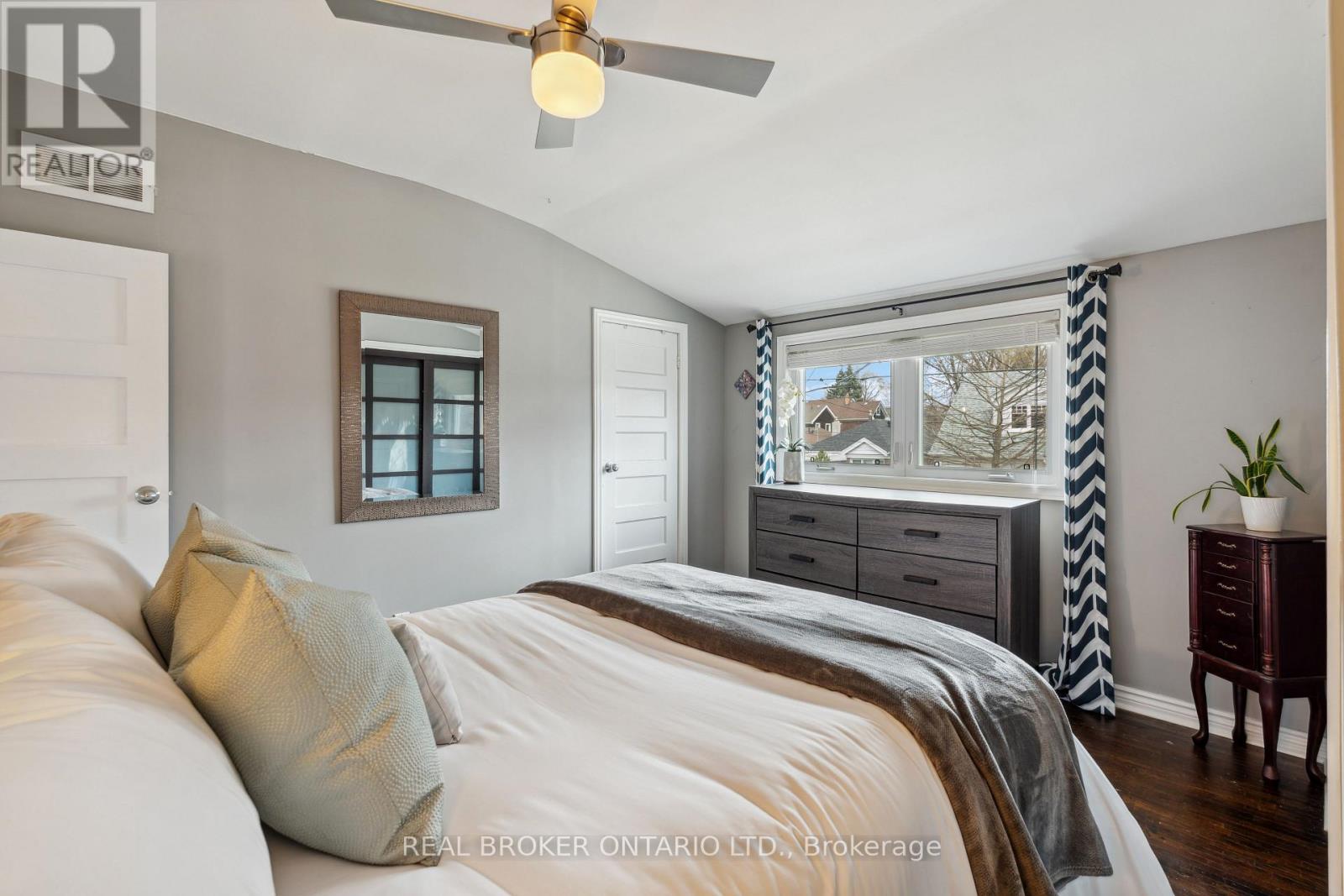368 Cedarvale Avenue, Toronto, Ontario  M4C 4K6 - Photo 22 - E12117673