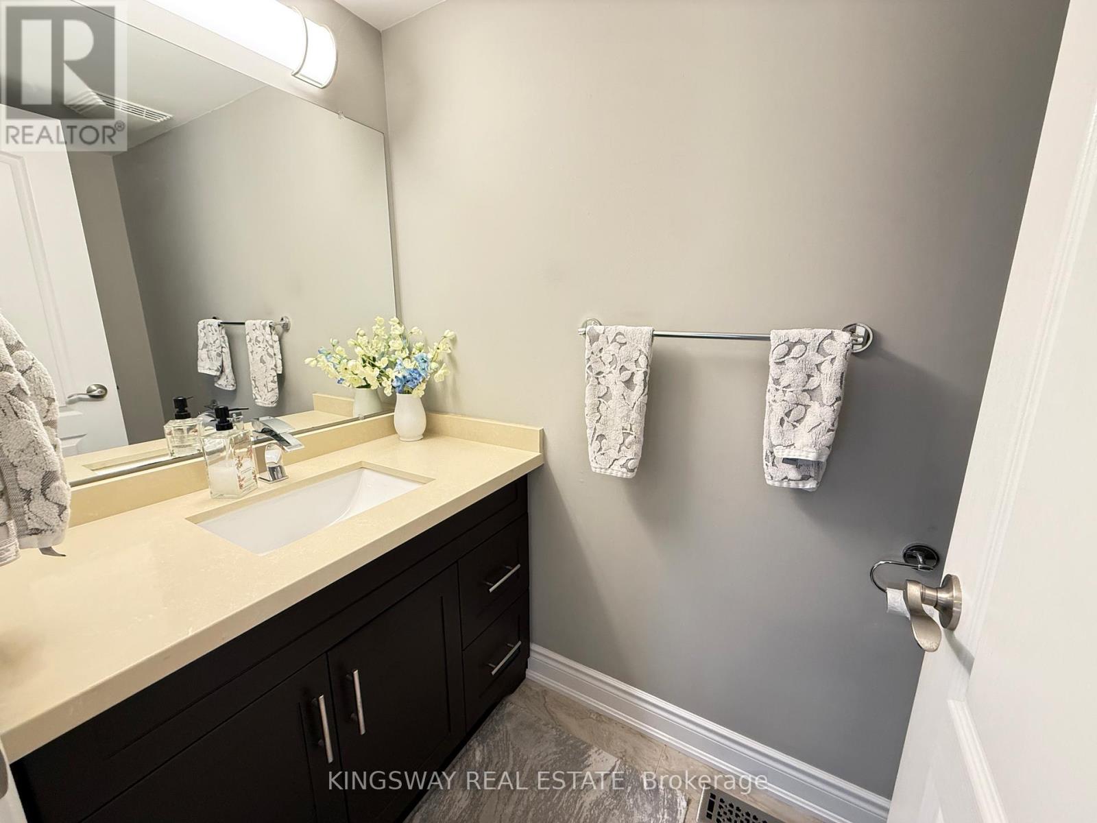 49 Farncomb Crescent, Clarington, Ontario  L1C 4L8 - Photo 4 - E12117780