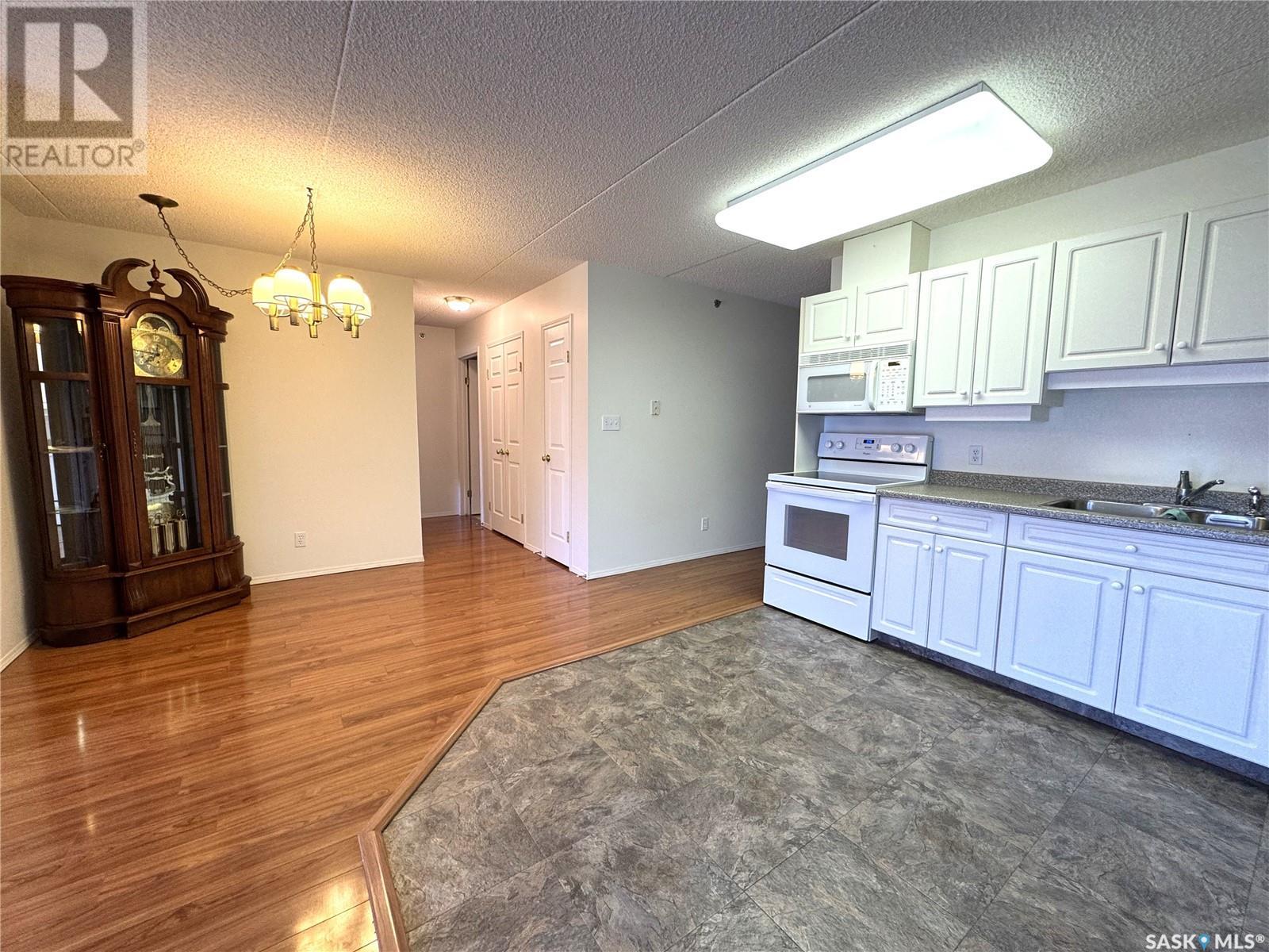 305 740 9th Street, Humboldt, Saskatchewan  S0K 2A0 - Photo 4 - SK004360