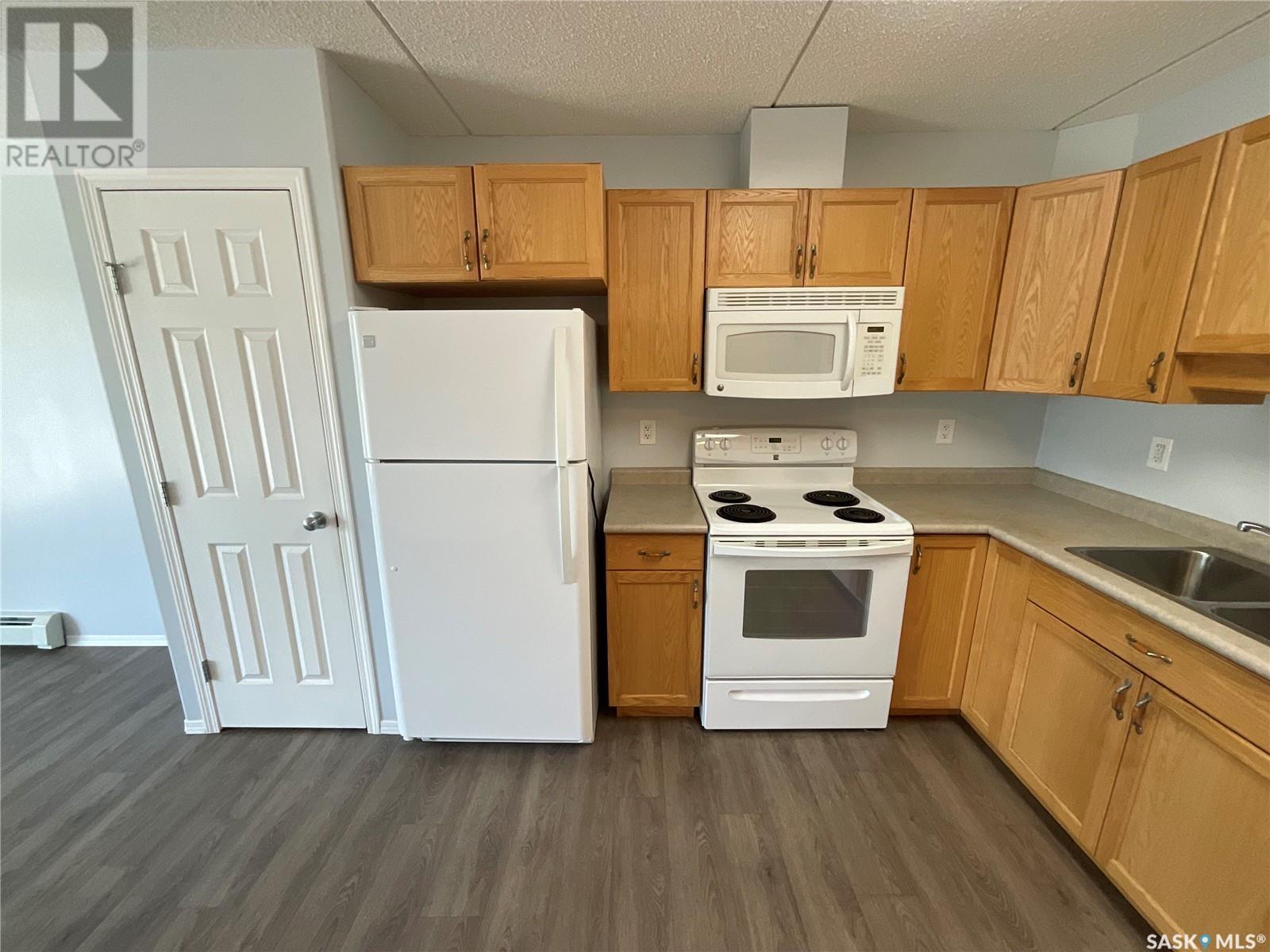 301 2006 7th Street, Rosthern, Saskatchewan  S0K 3R0 - Photo 2 - SK004324