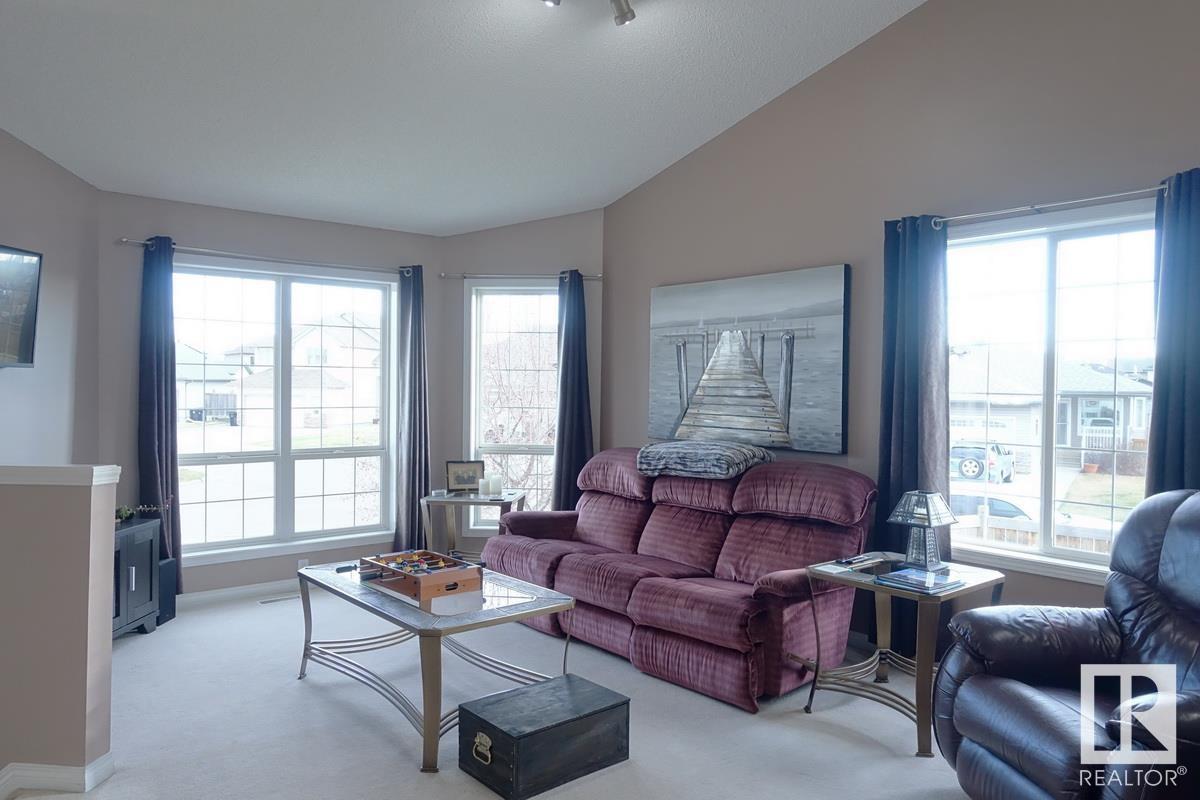Property at 13 HUNTINGTON BA image 4