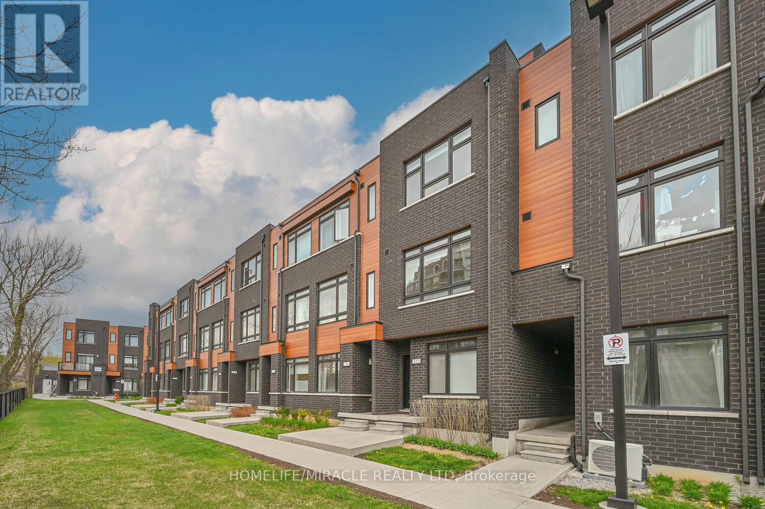 Property at 115 - 370 RED MAPLE ROAD image 2