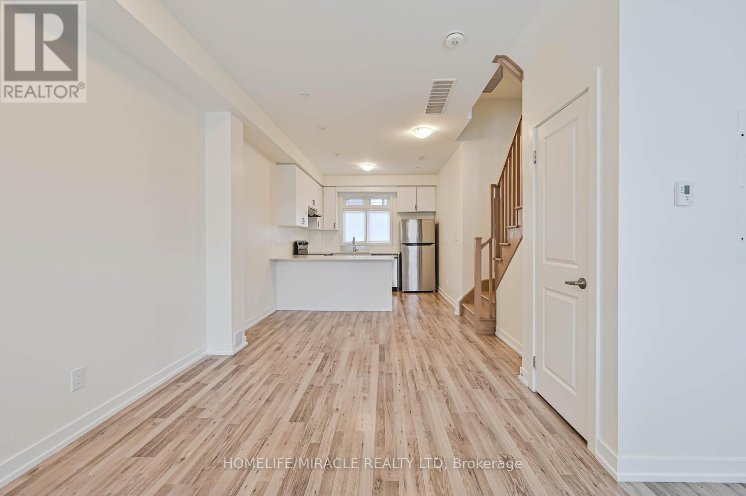 Property at 115 - 370 RED MAPLE ROAD image 5