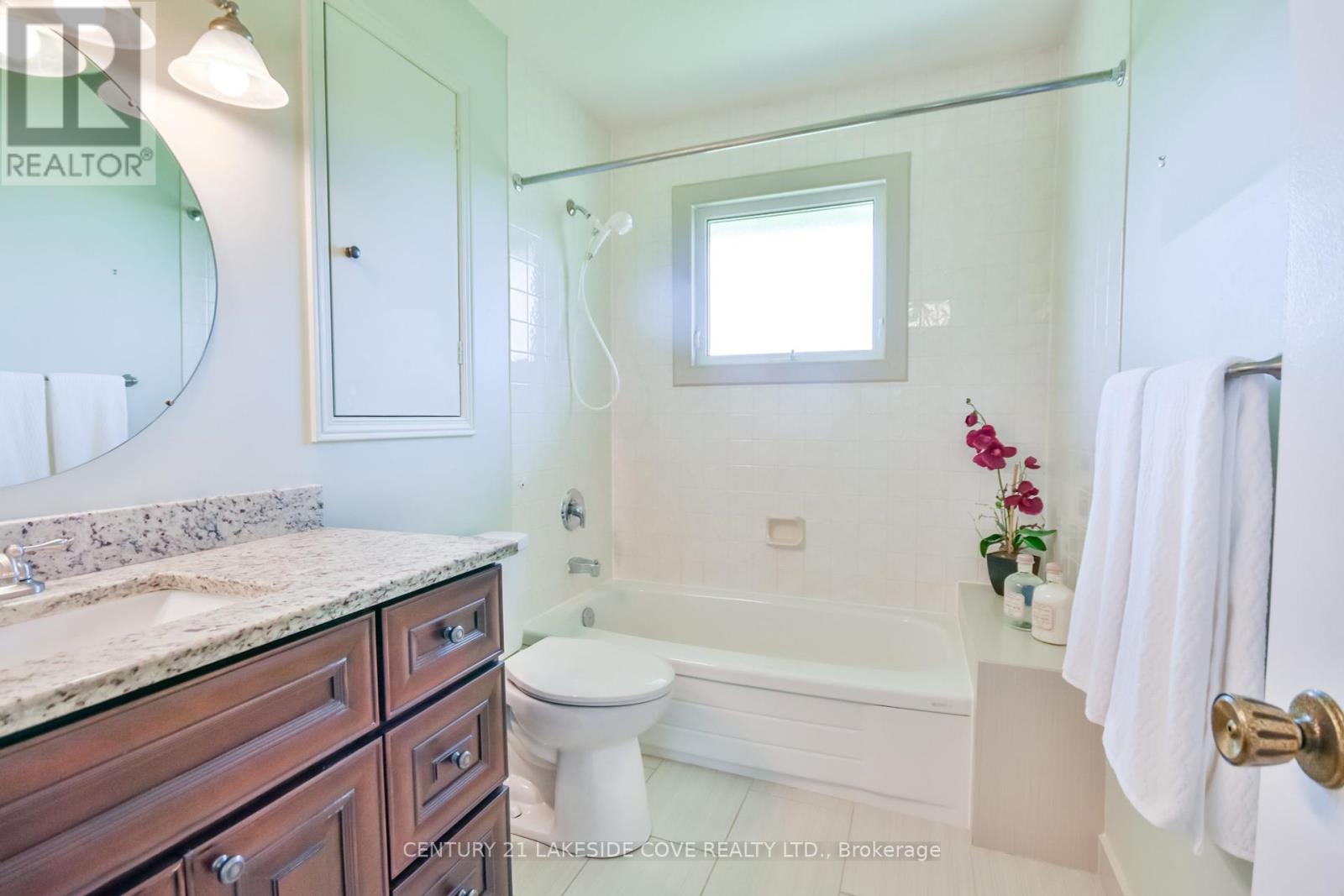 121 Bayshore Drive, Ramara, Ontario  L0K 1B0 - Photo 22 - S12117827