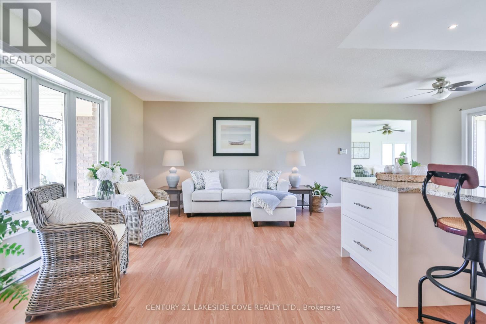 121 Bayshore Drive, Ramara, Ontario  L0K 1B0 - Photo 6 - S12117827