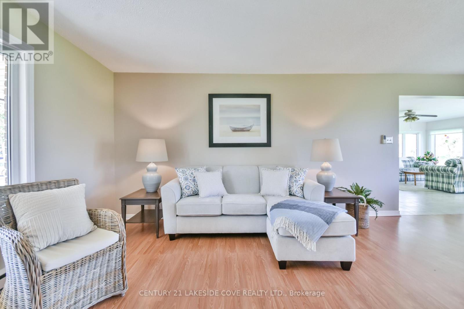 121 Bayshore Drive, Ramara, Ontario  L0K 1B0 - Photo 7 - S12117827