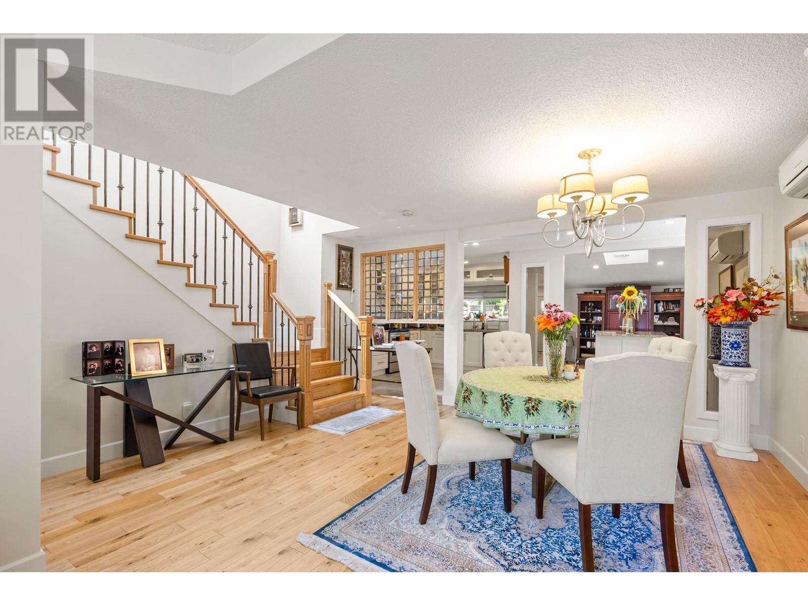 880 W 19th Street, North Vancouver, British Columbia  V7P 1Z8 - Photo 4 - R2996950