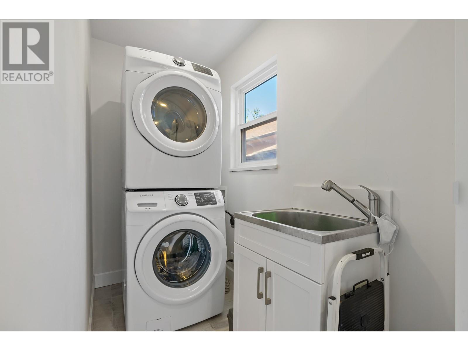 880 W 19th Street, North Vancouver, British Columbia  V7P 1Z8 - Photo 23 - R2996950
