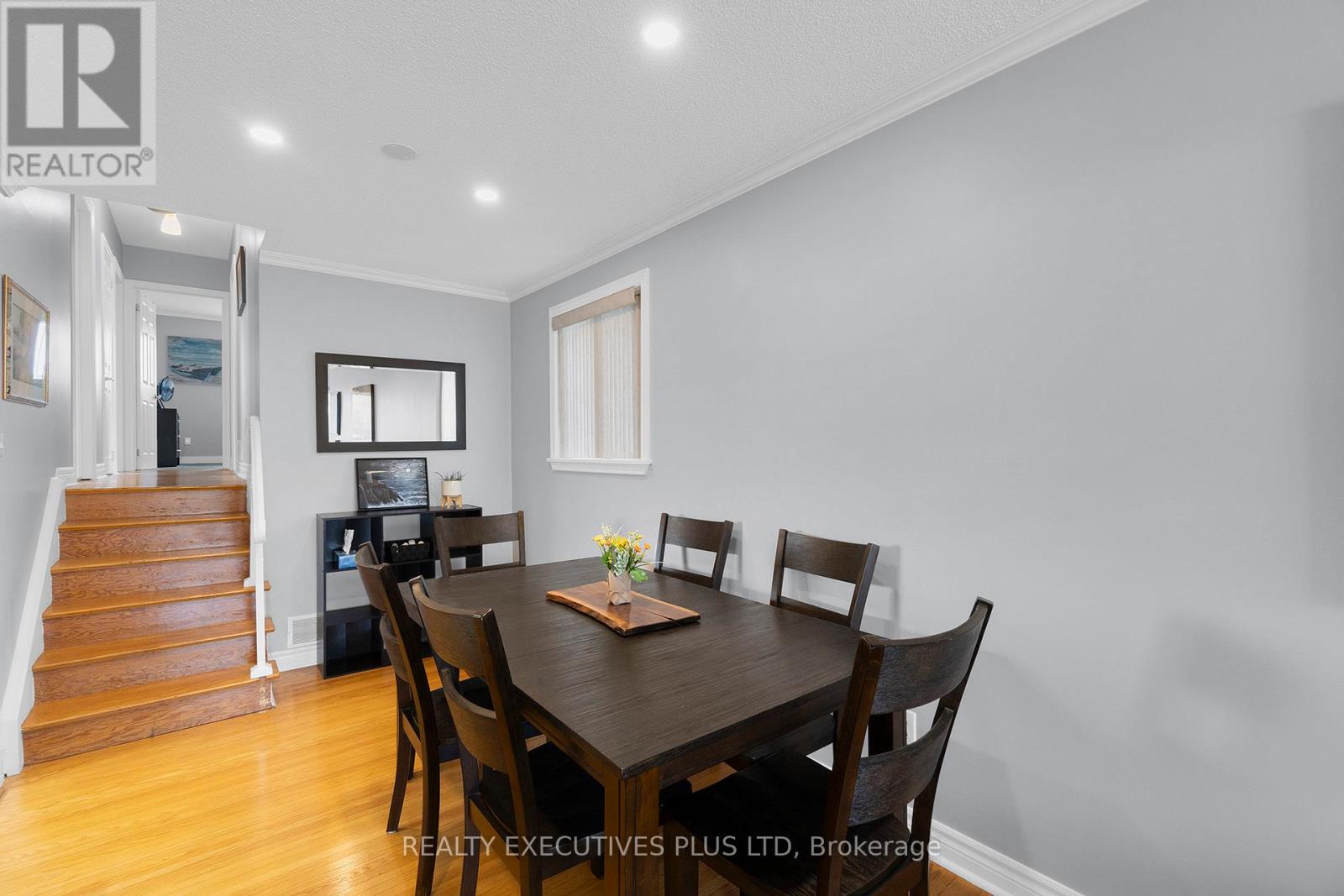 6 Dartford Road, Brampton, Ontario  L6T 2Z4 - Photo 10 - W12117614