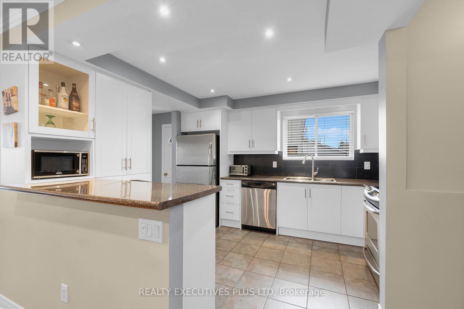 6 Dartford Road, Brampton, Ontario  L6T 2Z4 - Photo 13 - W12117614