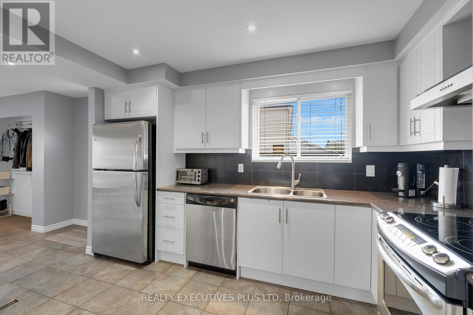 6 Dartford Road, Brampton, Ontario  L6T 2Z4 - Photo 14 - W12117614
