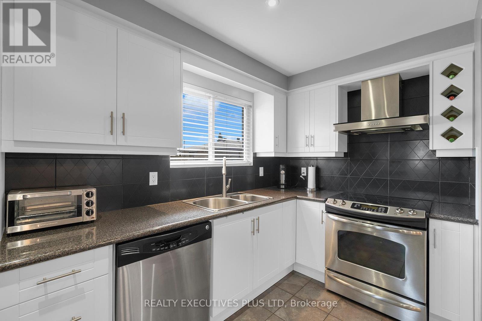 6 Dartford Road, Brampton, Ontario  L6T 2Z4 - Photo 15 - W12117614