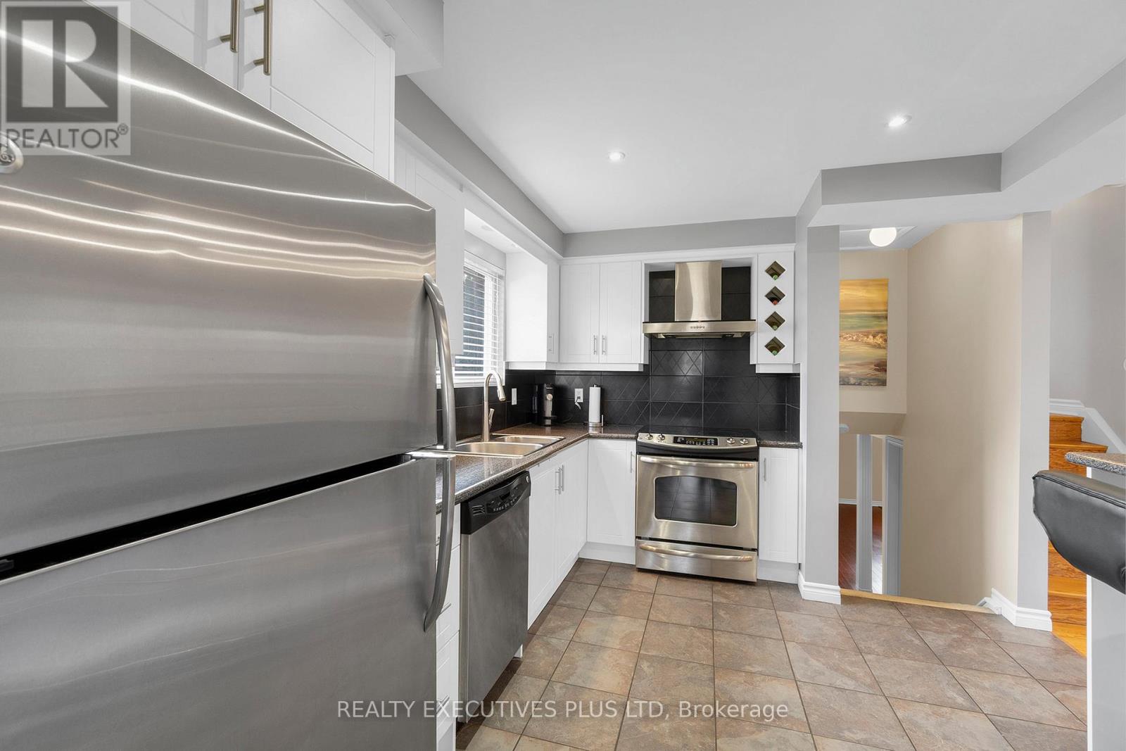 6 Dartford Road, Brampton, Ontario  L6T 2Z4 - Photo 16 - W12117614