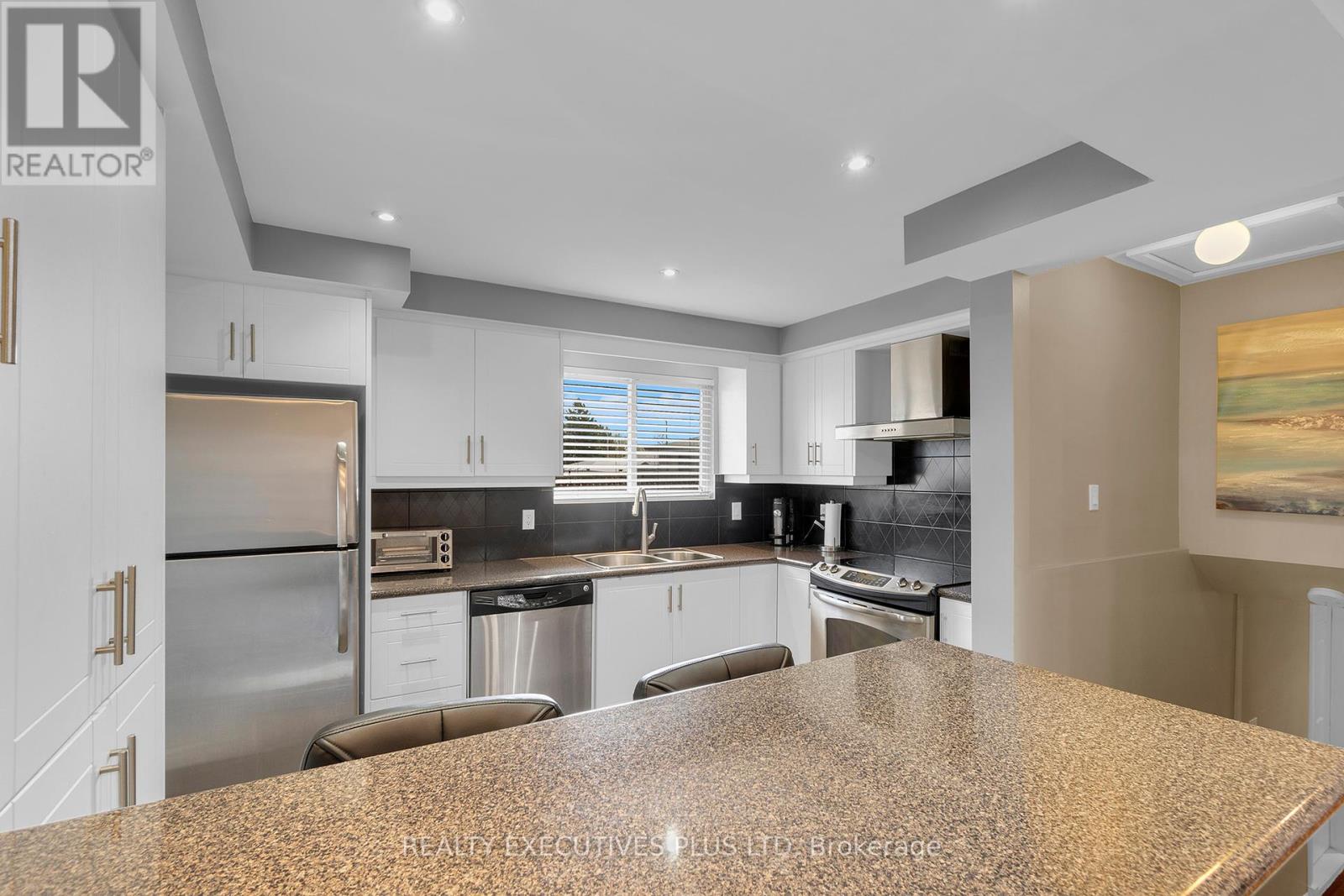 6 Dartford Road, Brampton, Ontario  L6T 2Z4 - Photo 17 - W12117614