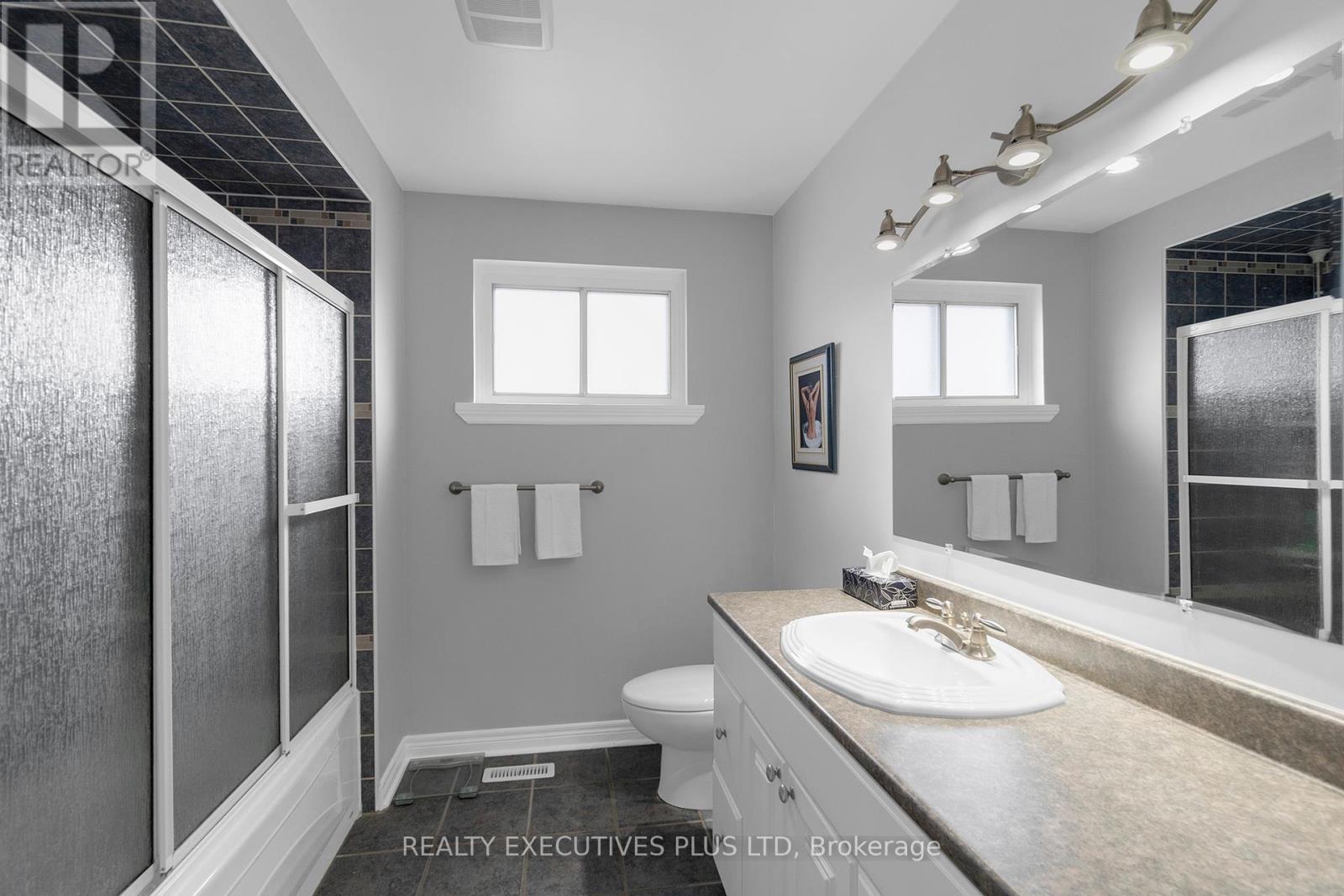 6 Dartford Road, Brampton, Ontario  L6T 2Z4 - Photo 25 - W12117614