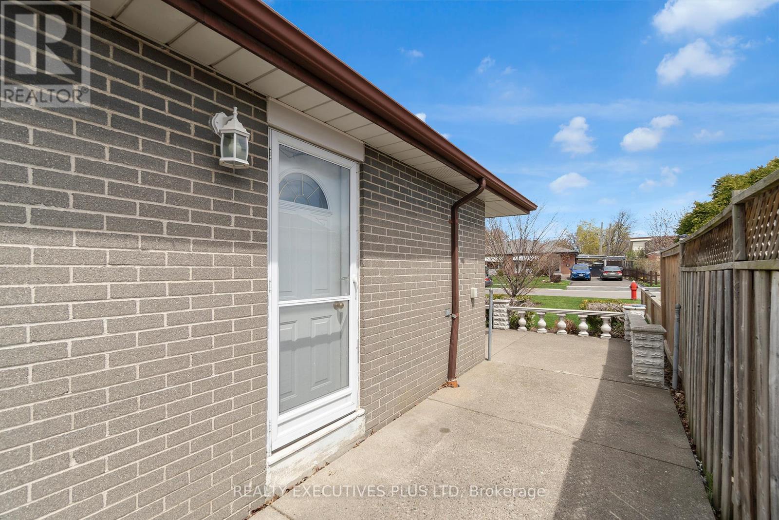 6 Dartford Road, Brampton, Ontario  L6T 2Z4 - Photo 31 - W12117614