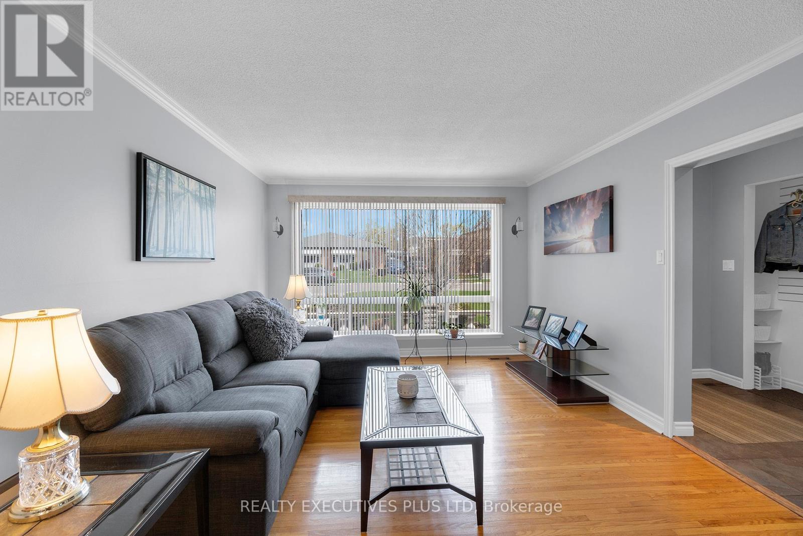 6 Dartford Road, Brampton, Ontario  L6T 2Z4 - Photo 8 - W12117614