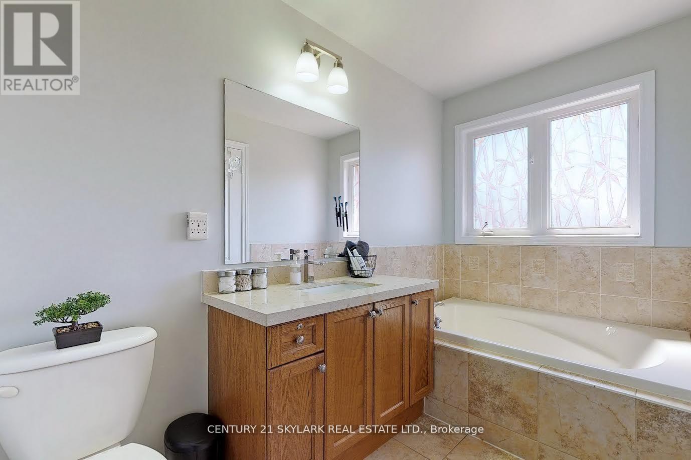 14 Mission Ridge Trail, Brampton, Ontario  L6P 0B5 - Photo 13 - W12117656