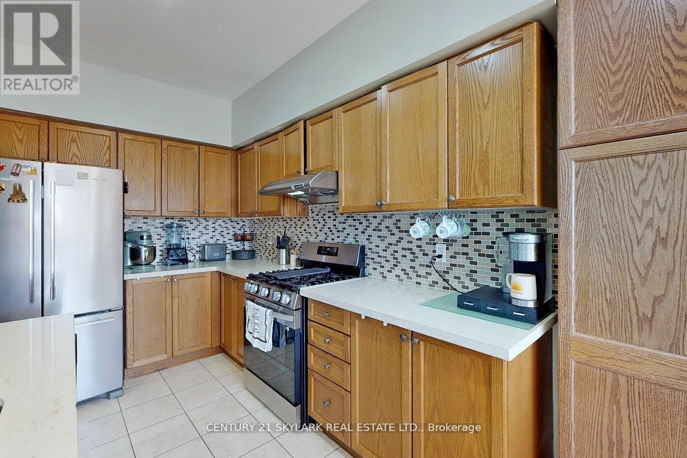 14 Mission Ridge Trail, Brampton, Ontario  L6P 0B5 - Photo 8 - W12117656