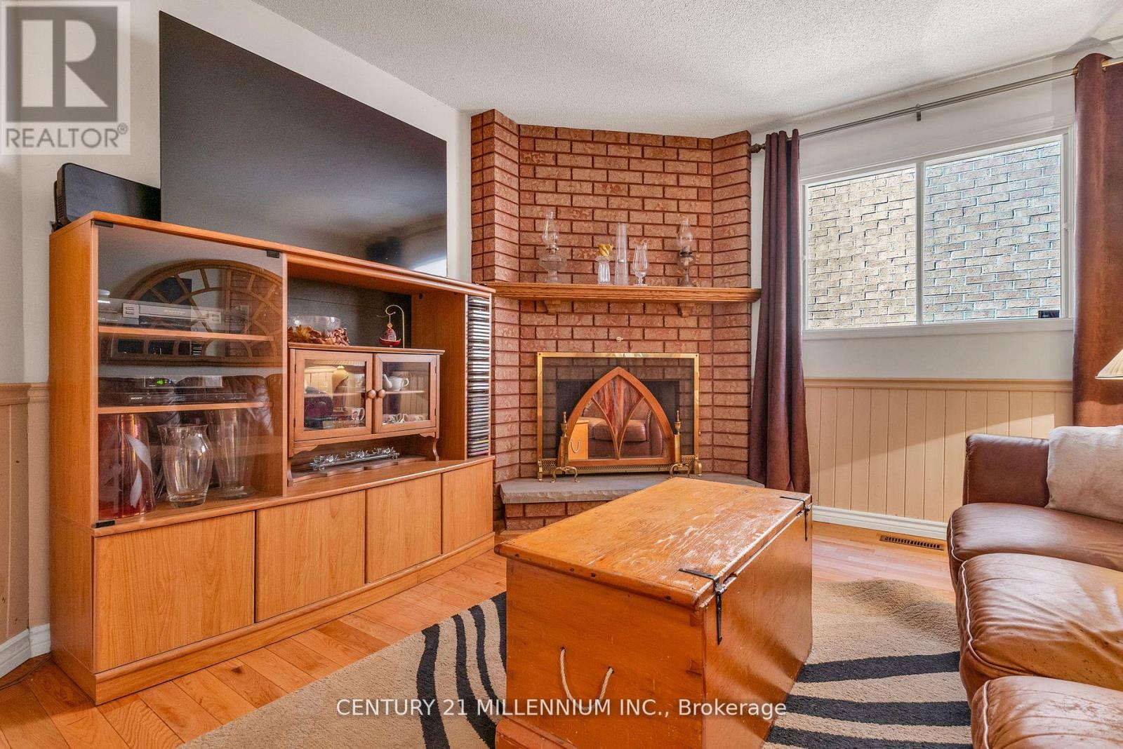 82 Candy Crescent, Brampton, Ontario  L6X 3Z9 - Photo 6 - W12117679