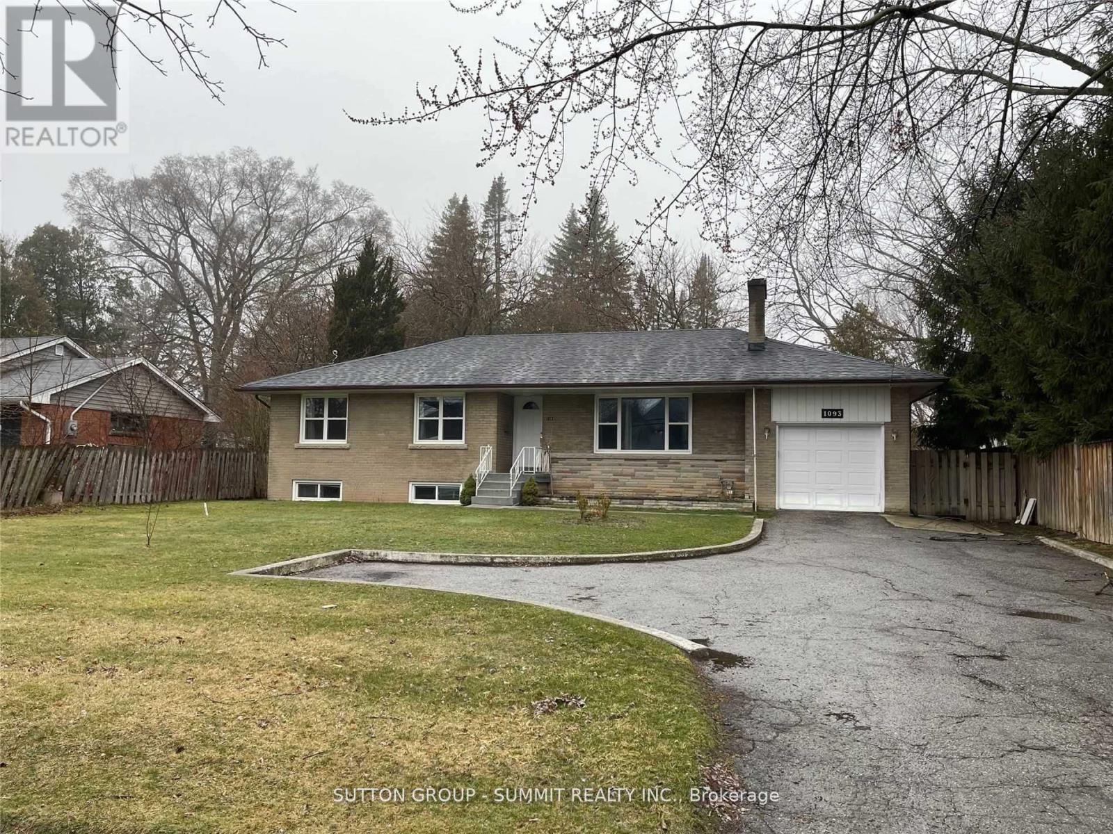 1093 Rebecca Street, Oakville (Br Bronte), Ontario  L6M 0W8 - Photo 3 - W12117725