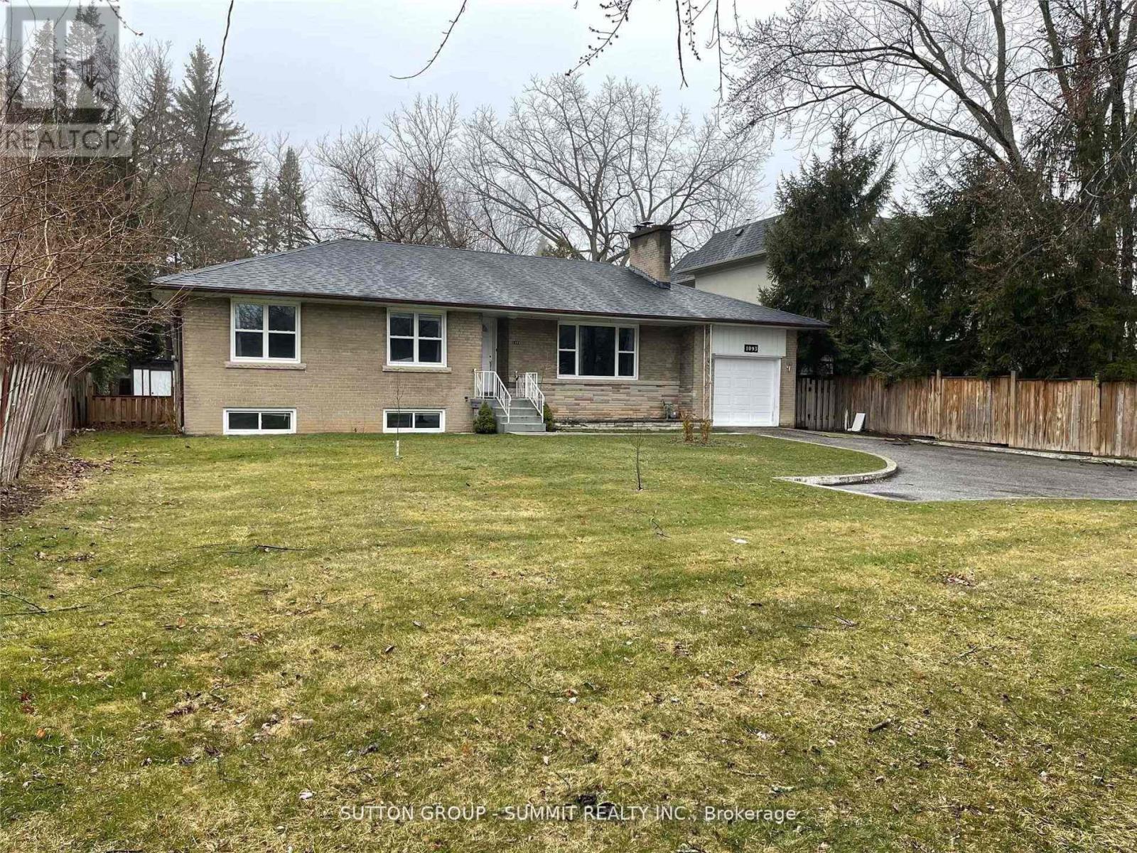 1093 Rebecca Street, Oakville (Br Bronte), Ontario  L6M 0W8 - Photo 4 - W12117725