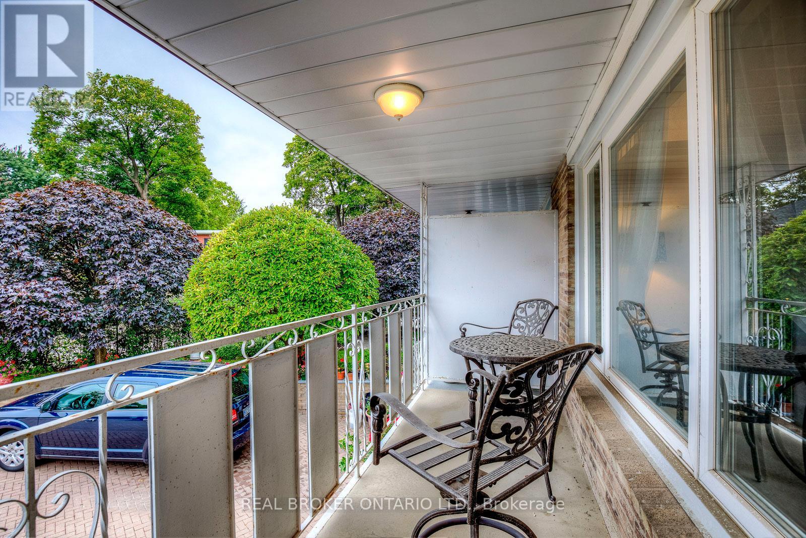 43 Hammond Road E, Mississauga, Ontario  L5M 2A1 - Photo 2 - W12117768