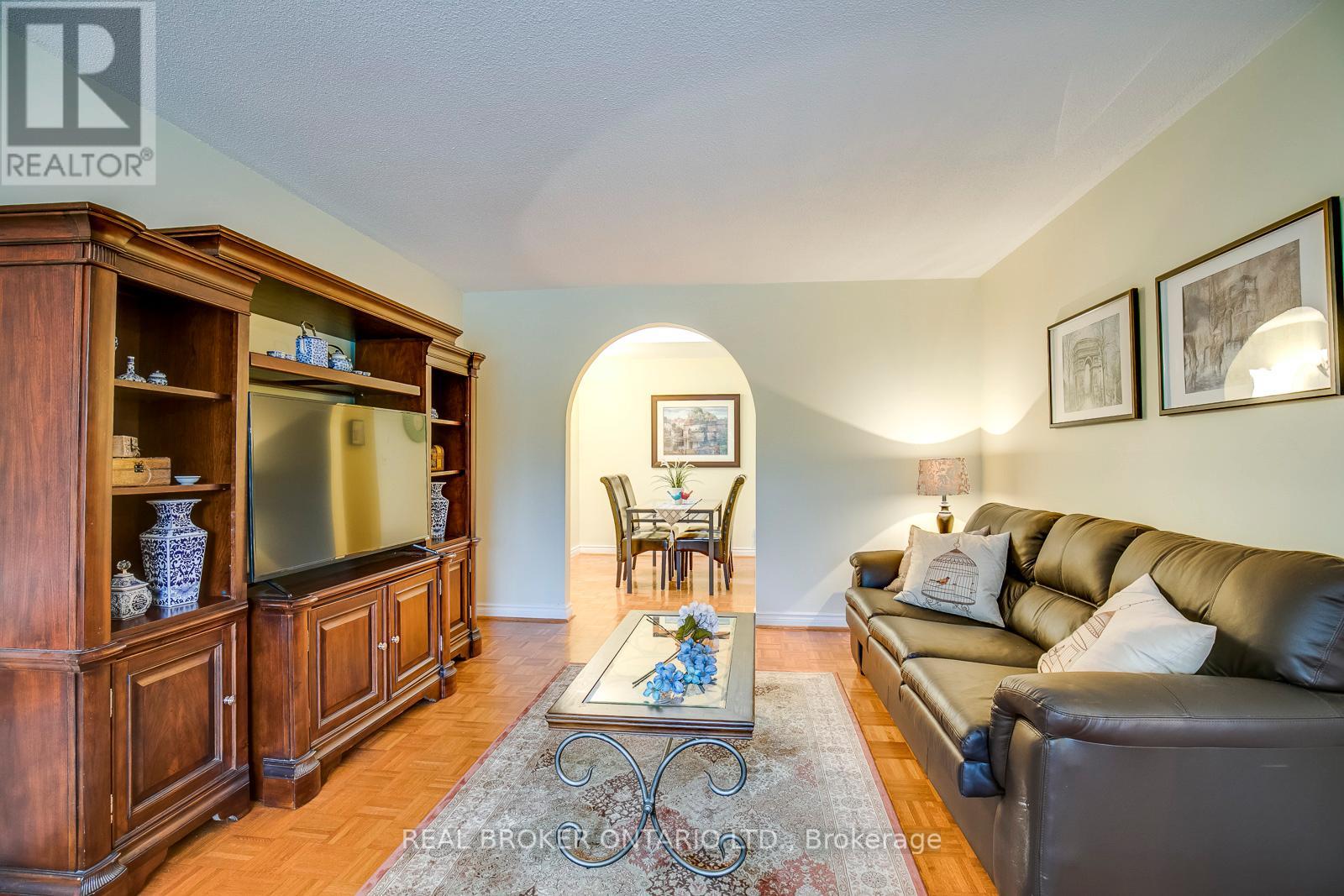 43 Hammond Road E, Mississauga, Ontario  L5M 2A1 - Photo 7 - W12117768