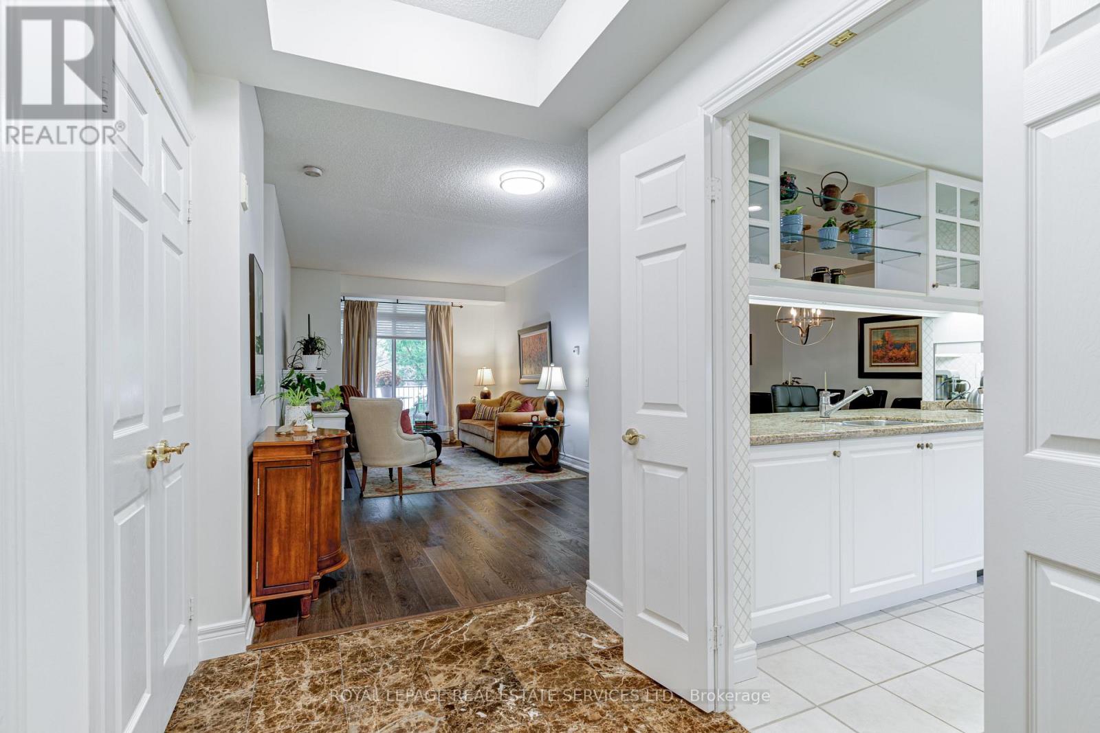 203 - 10 Old Mill Trail, Toronto, Ontario  M8X 2Y9 - Photo 3 - W12117802