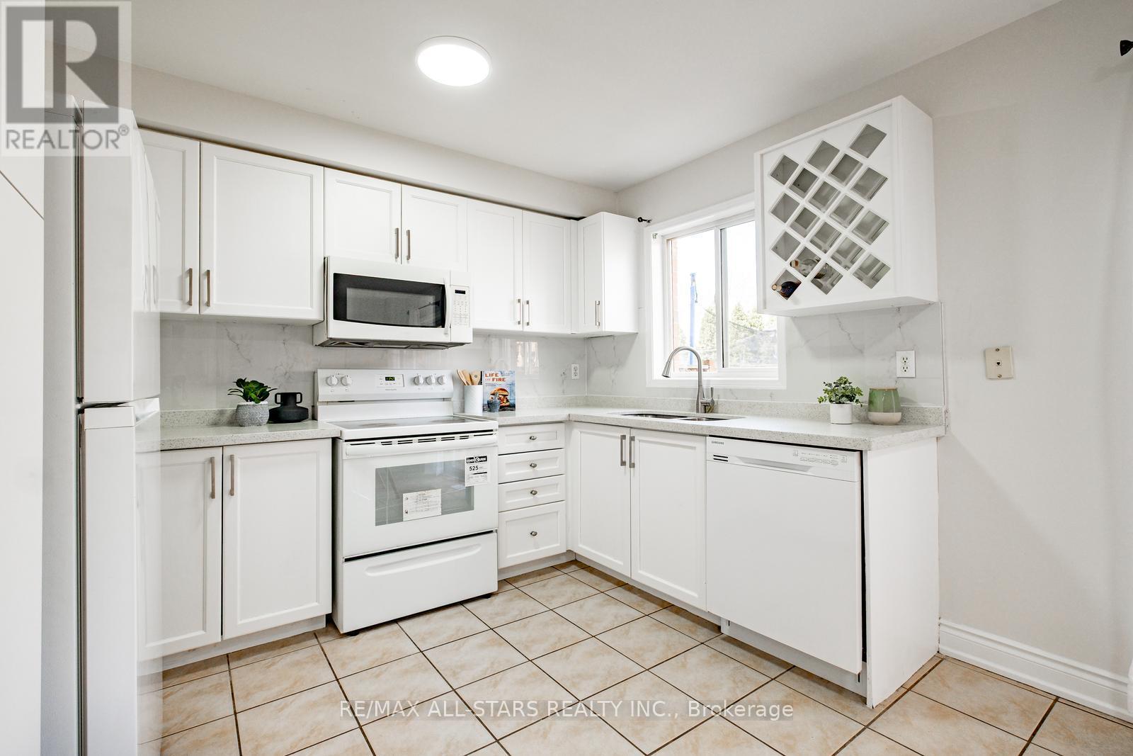 126 Lake Louise Drive, Brampton, Ontario  L6X 4Z8 - Photo 17 - W12117824