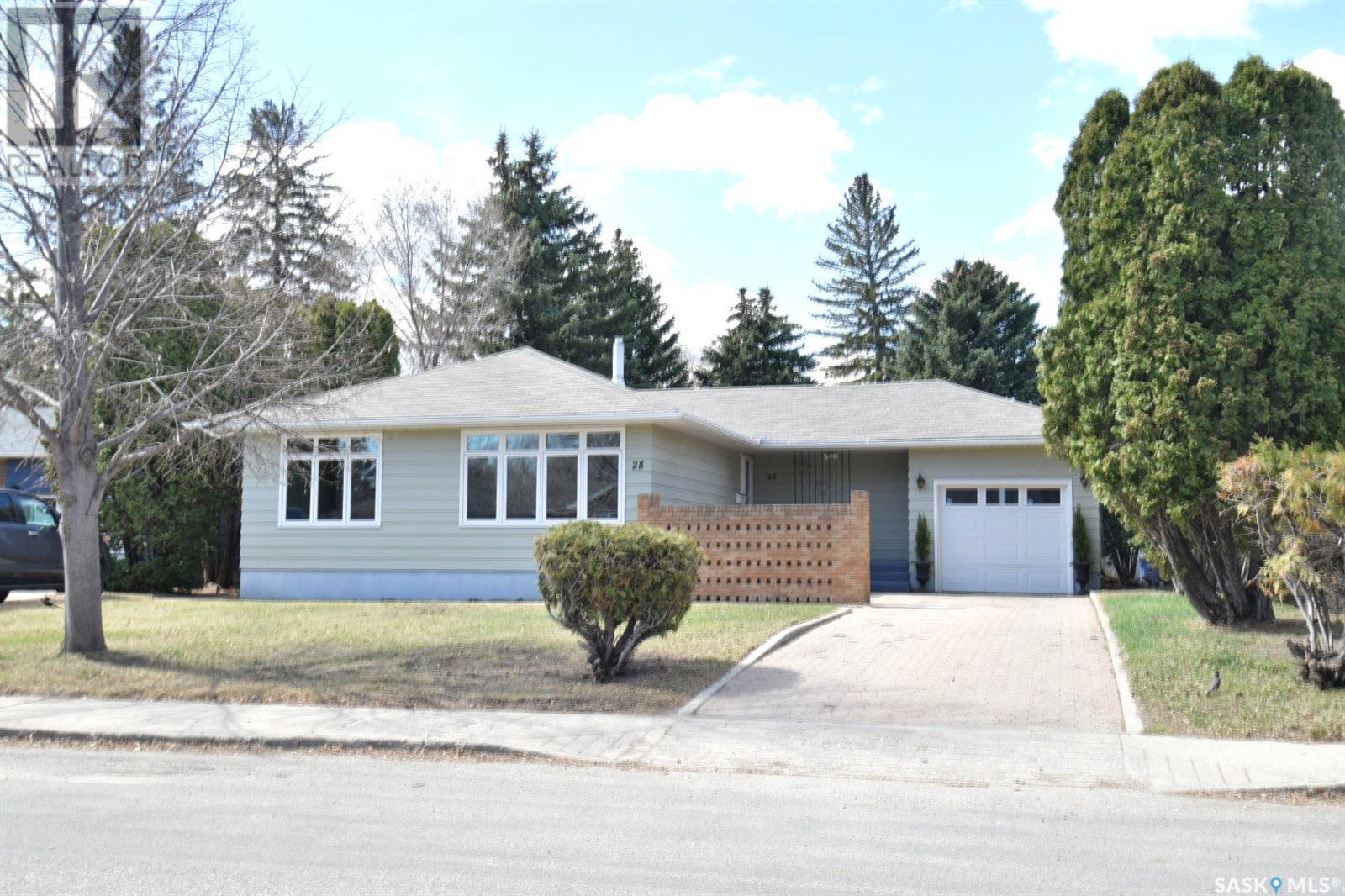 Property at 28 Harrison CRESCENT image 3