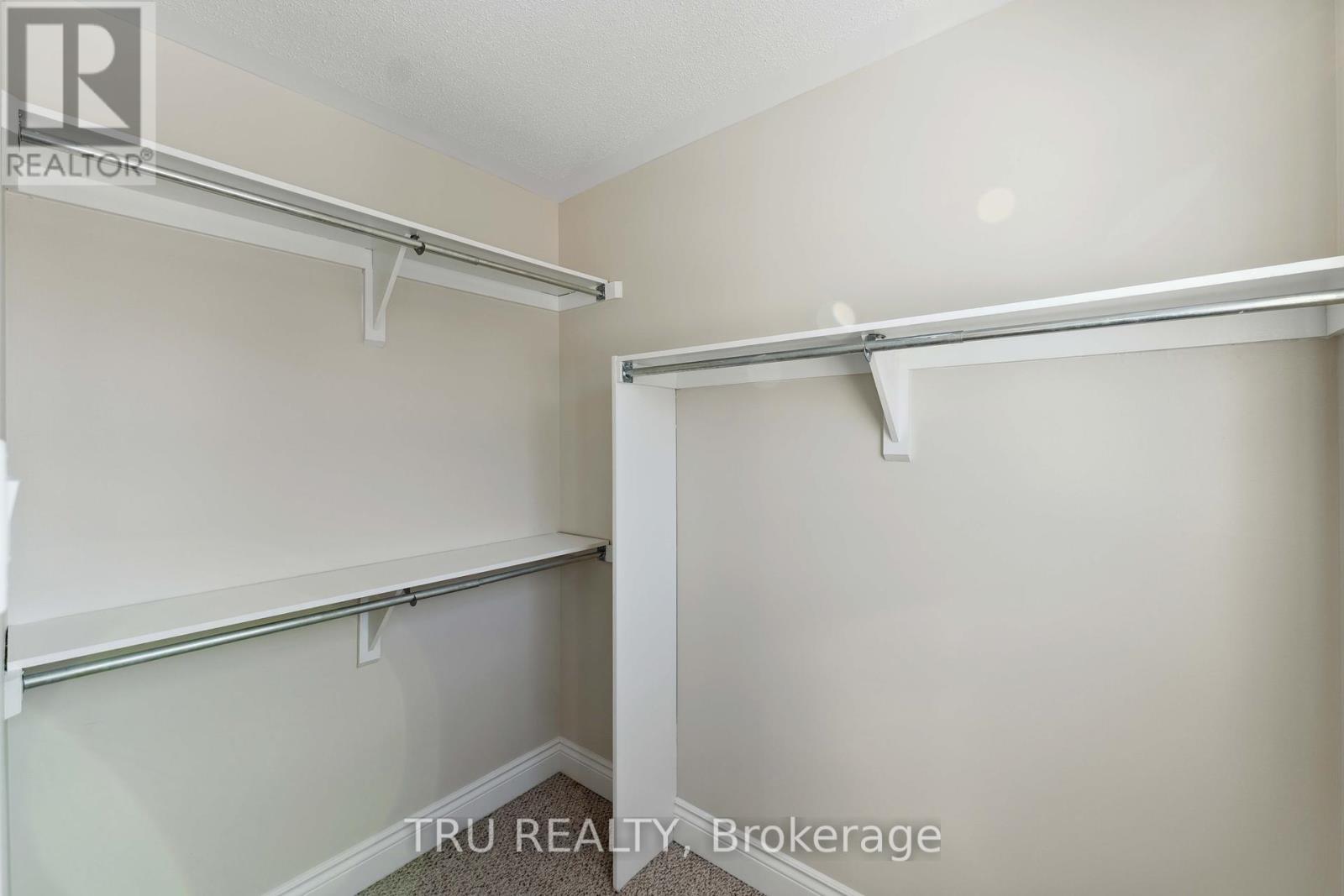 35 Helmsdale Drive, Ottawa, Ontario  K2K 2S2 - Photo 24 - X12118075