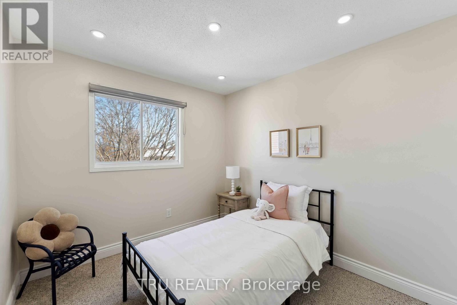 35 Helmsdale Drive, Ottawa, Ontario  K2K 2S2 - Photo 29 - X12118075