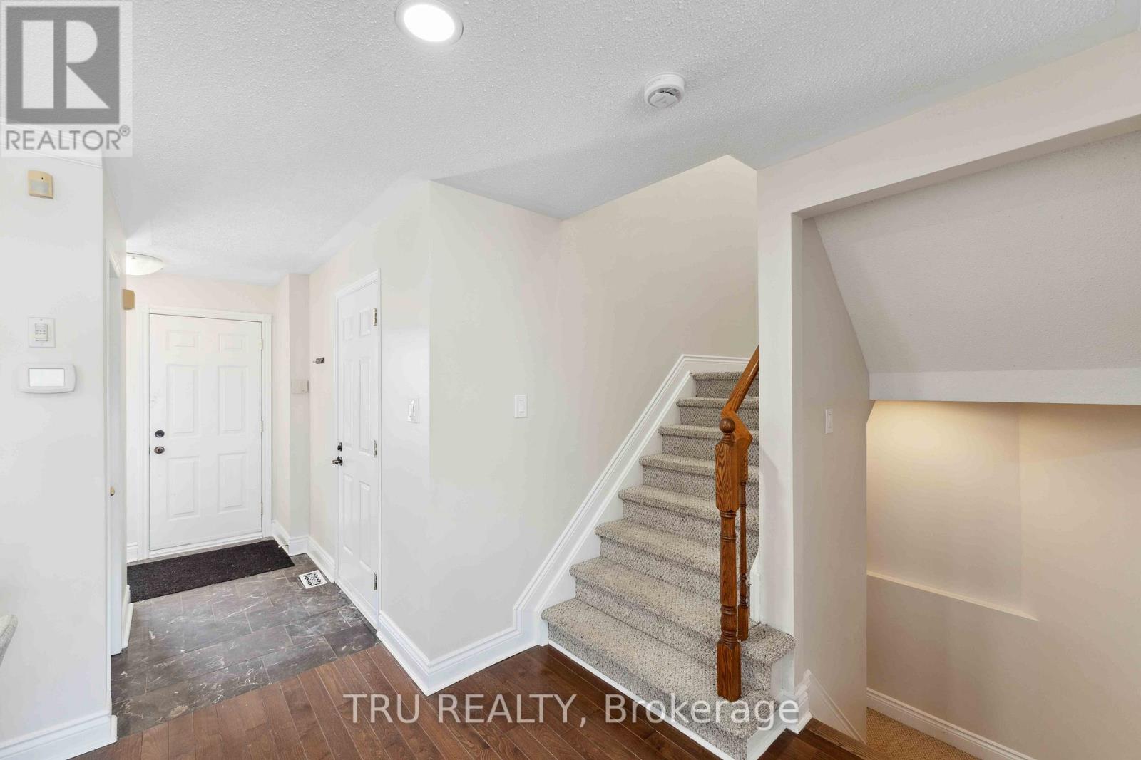 Property at 35 HELMSDALE DRIVE image 4