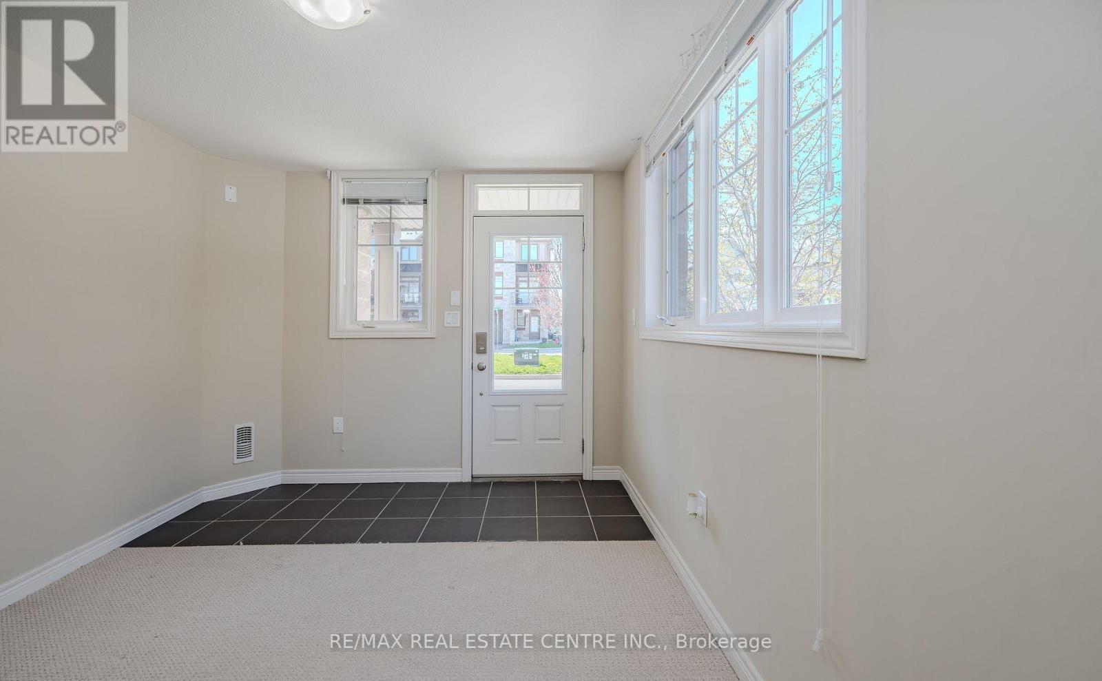 1 Cheps Lane, Hamilton, Ontario  L9G 0G7 - Photo 4 - X12117619
