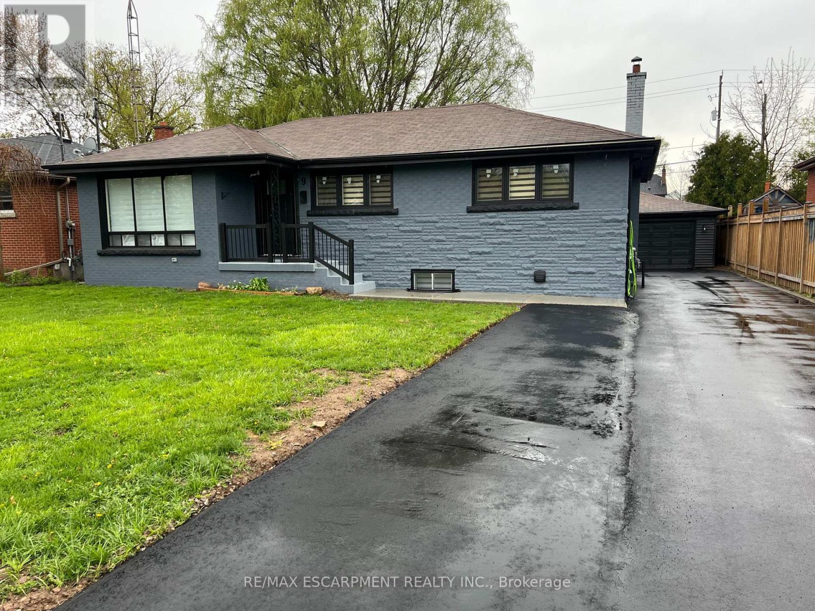Property at 9 FAIRCOURT DRIVE image 1