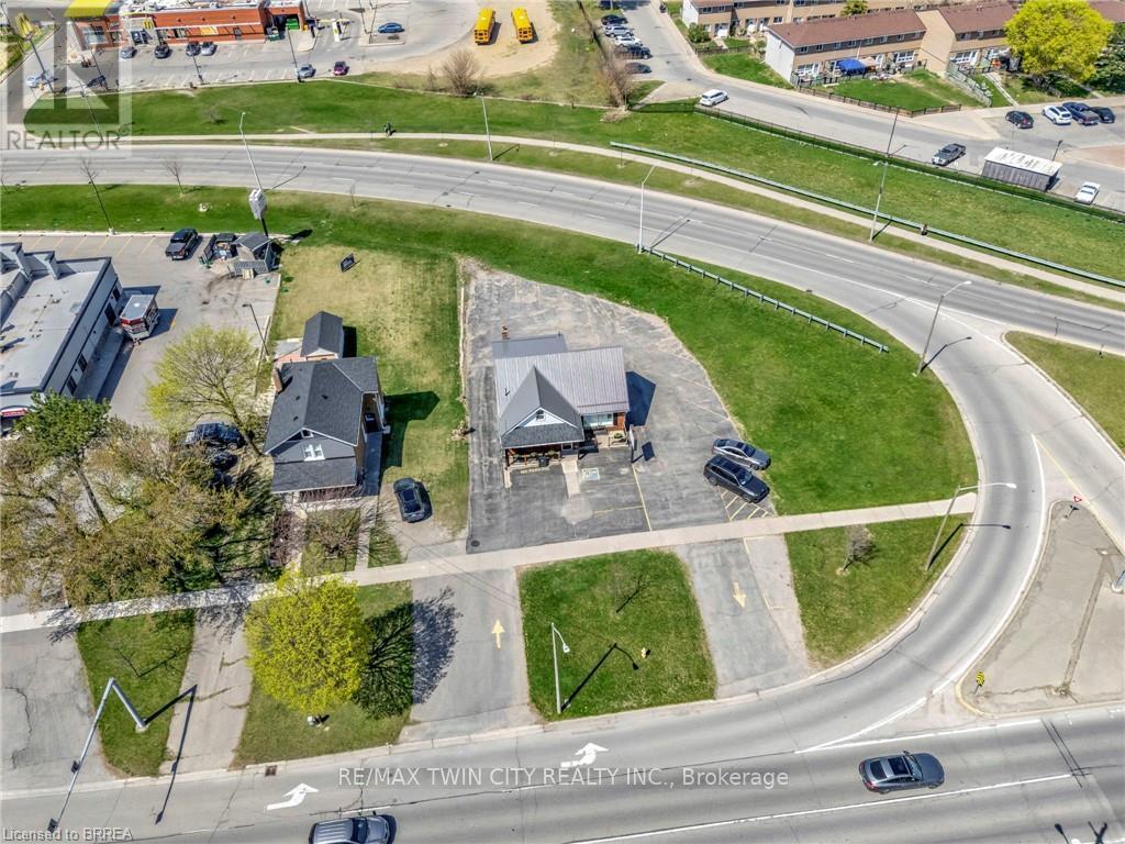 584 Colborne Street, Brantford, Ontario  N3S 3P6 - Photo 2 - X12117775