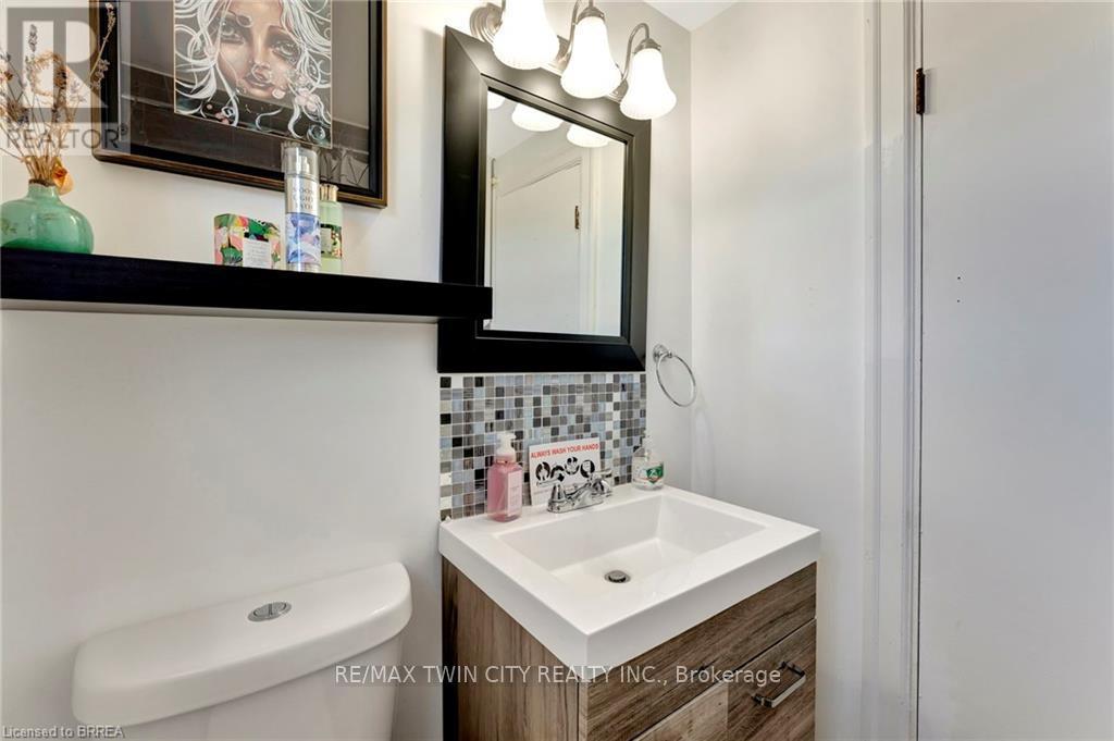 584 Colborne Street, Brantford, Ontario  N3S 3P6 - Photo 23 - X12117775
