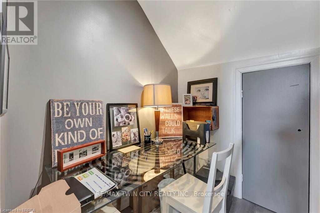 584 Colborne Street, Brantford, Ontario  N3S 3P6 - Photo 24 - X12117775