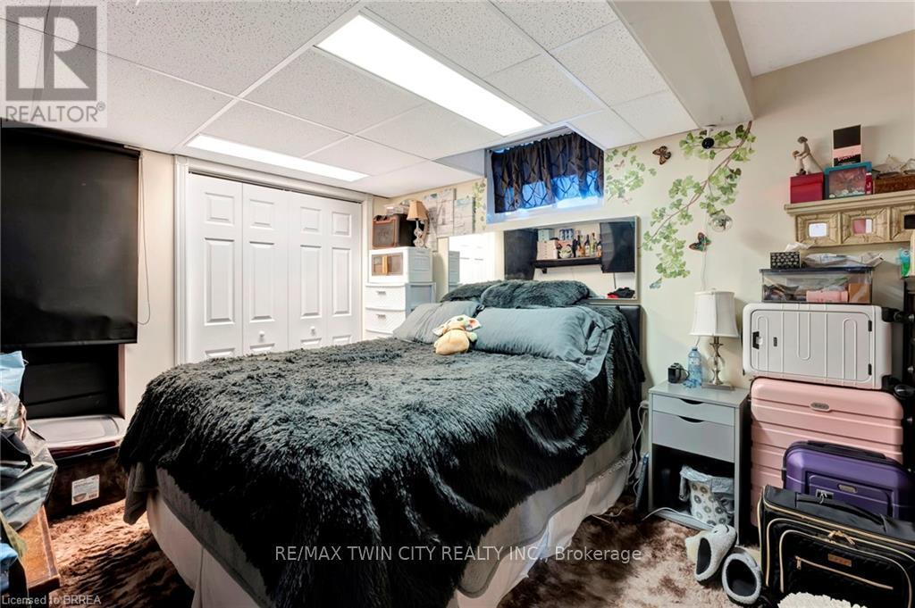 584 Colborne Street, Brantford, Ontario  N3S 3P6 - Photo 35 - X12117775