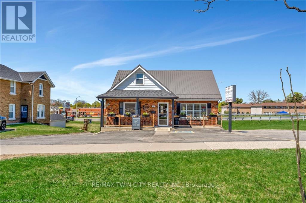 584 Colborne Street, Brantford, Ontario  N3S 3P6 - Photo 9 - X12117775