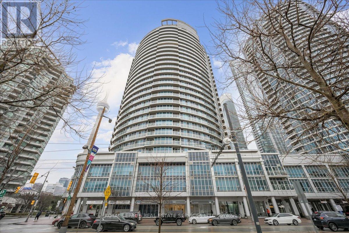 1007 - 218 Queens Quay W, Toronto, Ontario  M5J 2Y6 - Photo 1 - C12117883