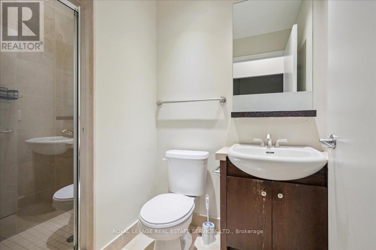 1007 - 218 Queens Quay W, Toronto (Waterfront Communities), Ontario  M5J 2Y6 - Photo 15 - C12117883
