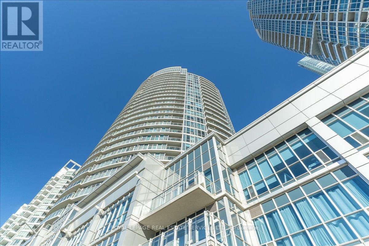 1007 - 218 Queens Quay W, Toronto, Ontario  M5J 2Y6 - Photo 3 - C12117883