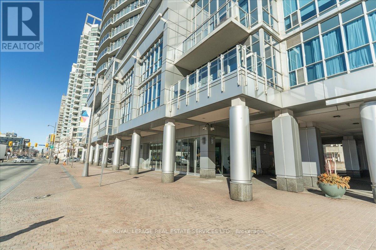 1007 - 218 Queens Quay W, Toronto, Ontario  M5J 2Y6 - Photo 5 - C12117883
