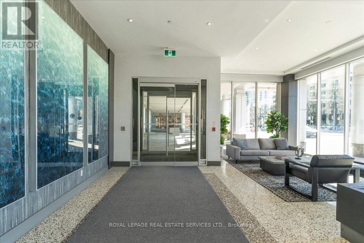 1007 - 218 Queens Quay W, Toronto (Waterfront Communities), Ontario  M5J 2Y6 - Photo 7 - C12117883