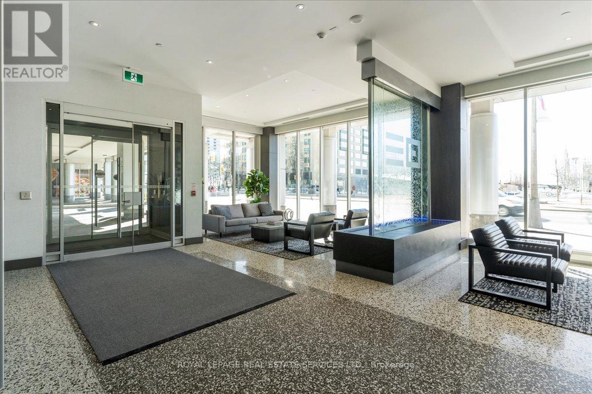 1007 - 218 Queens Quay W, Toronto, Ontario  M5J 2Y6 - Photo 8 - C12117883