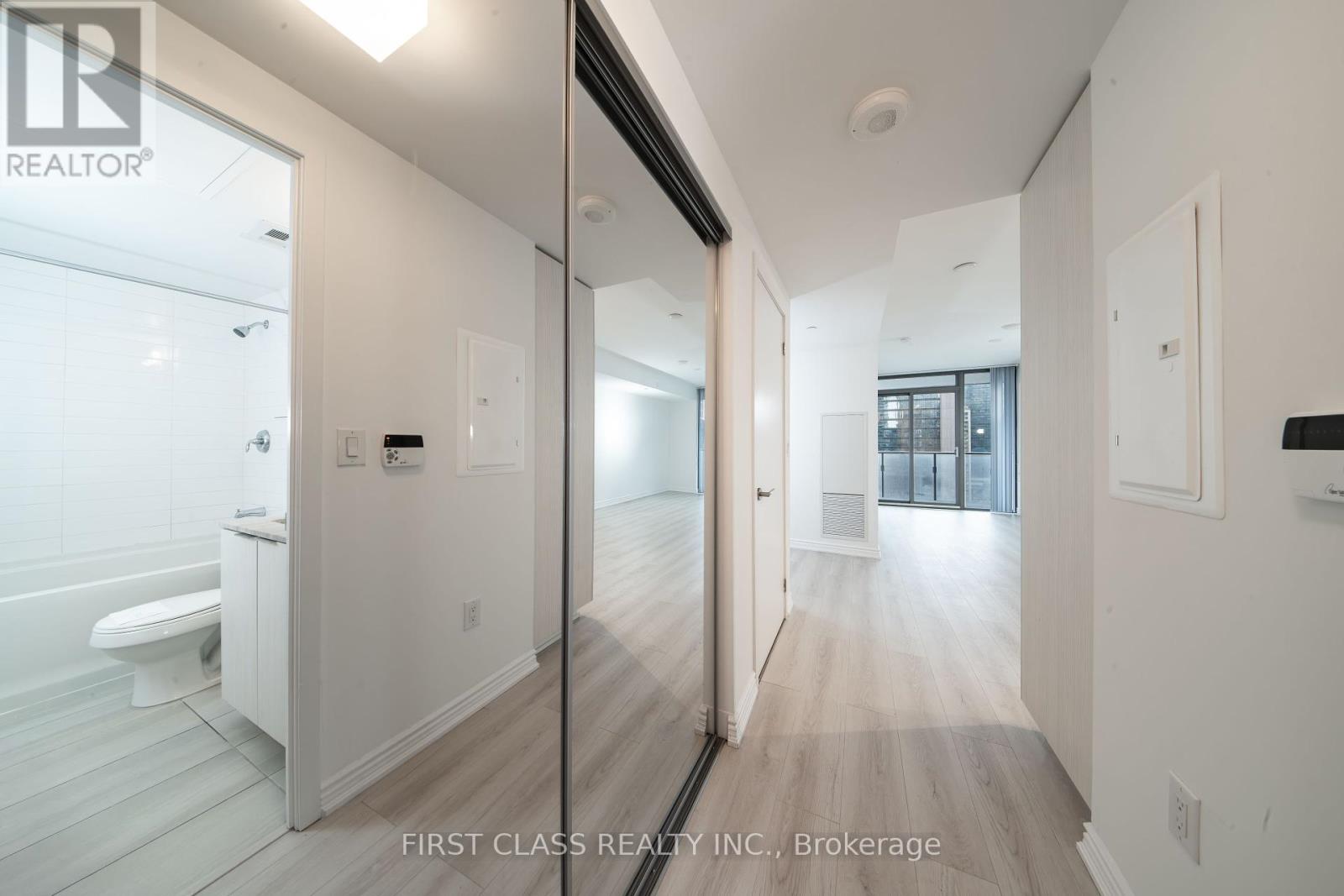 1403 - 11 Wellesley Street W, Toronto, Ontario  M4Y 0G4 - Photo 6 - C12117950