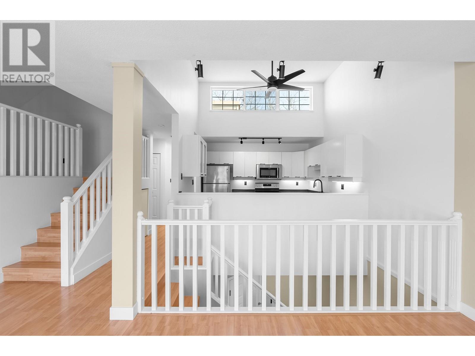 401 3421 Curle Avenue, Burnaby, British Columbia  V5G 4P4 - Photo 4 - R2997057