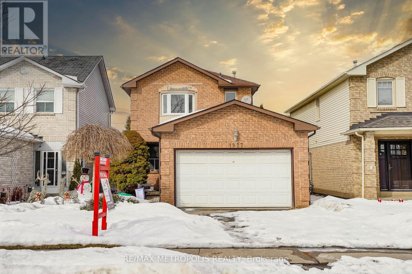 Property at 1927 PARKSIDE DRIVE N image 1
